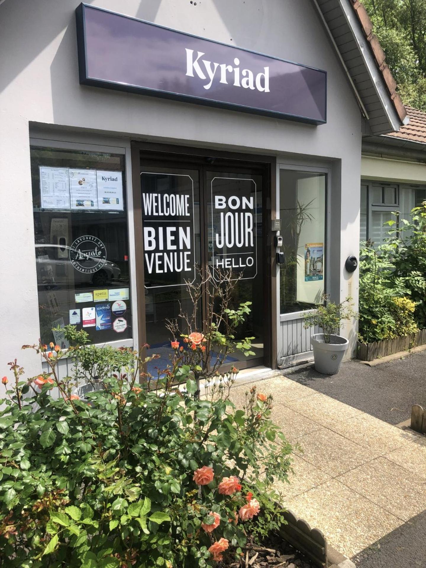 Kyriad Sedan Ngoại thất bức ảnh